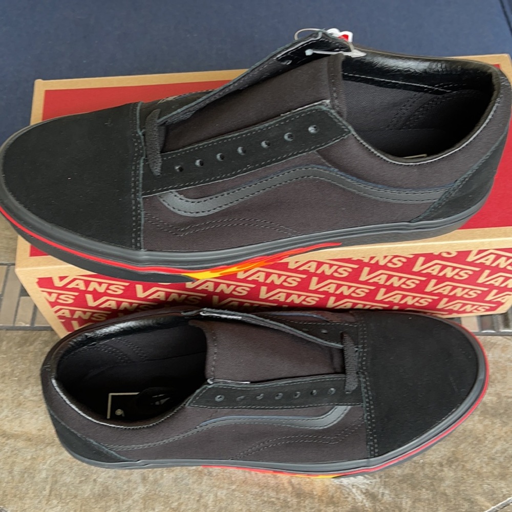 Vans Men’s Old Skool
(Flame Wall) Black/Black
VN0A38G1Q8Q
Sneakers - Picture 4 of 16